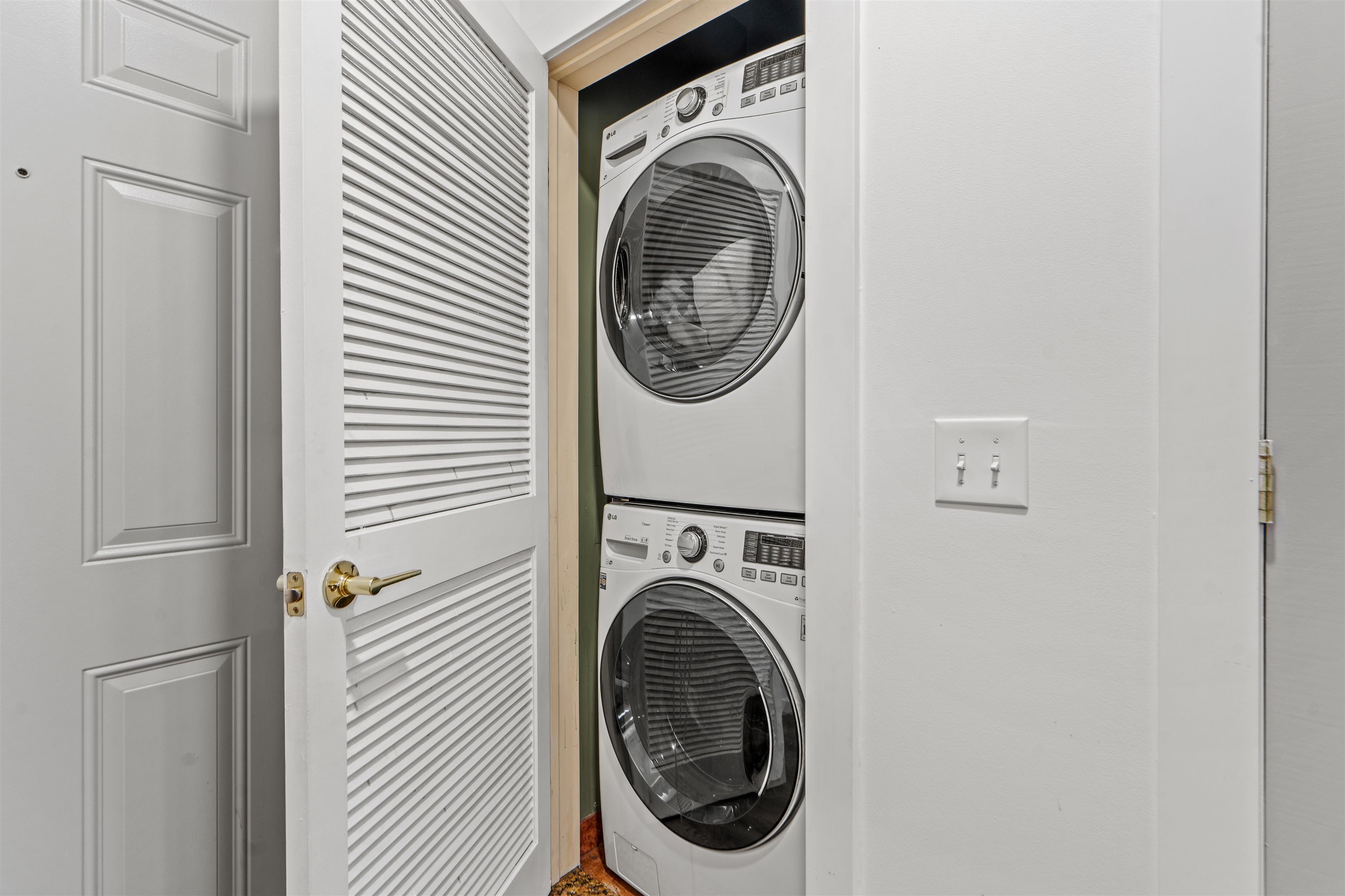 135 38TH ST Unit: 606