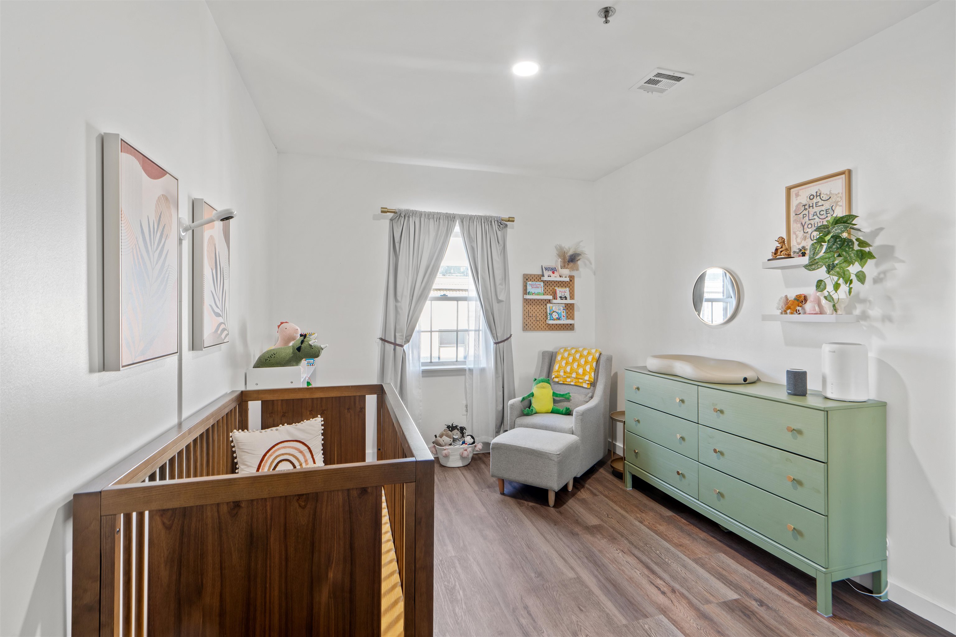 135 38TH ST Unit: 606