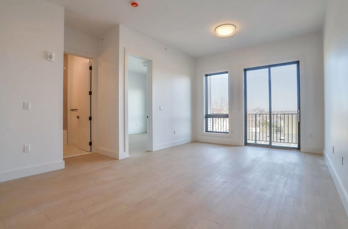 354 BROADWAY Unit: 2F