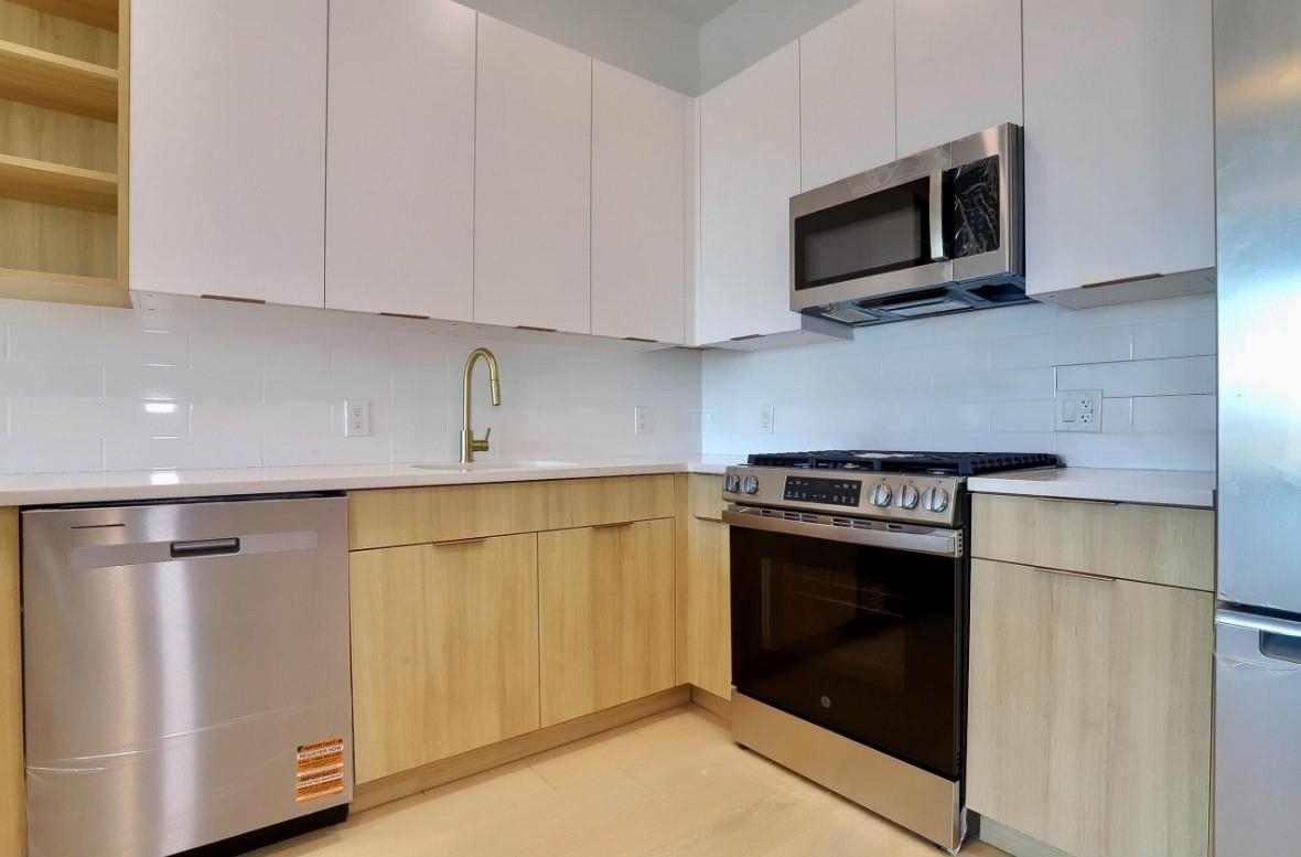 354 BROADWAY Unit: 2F
