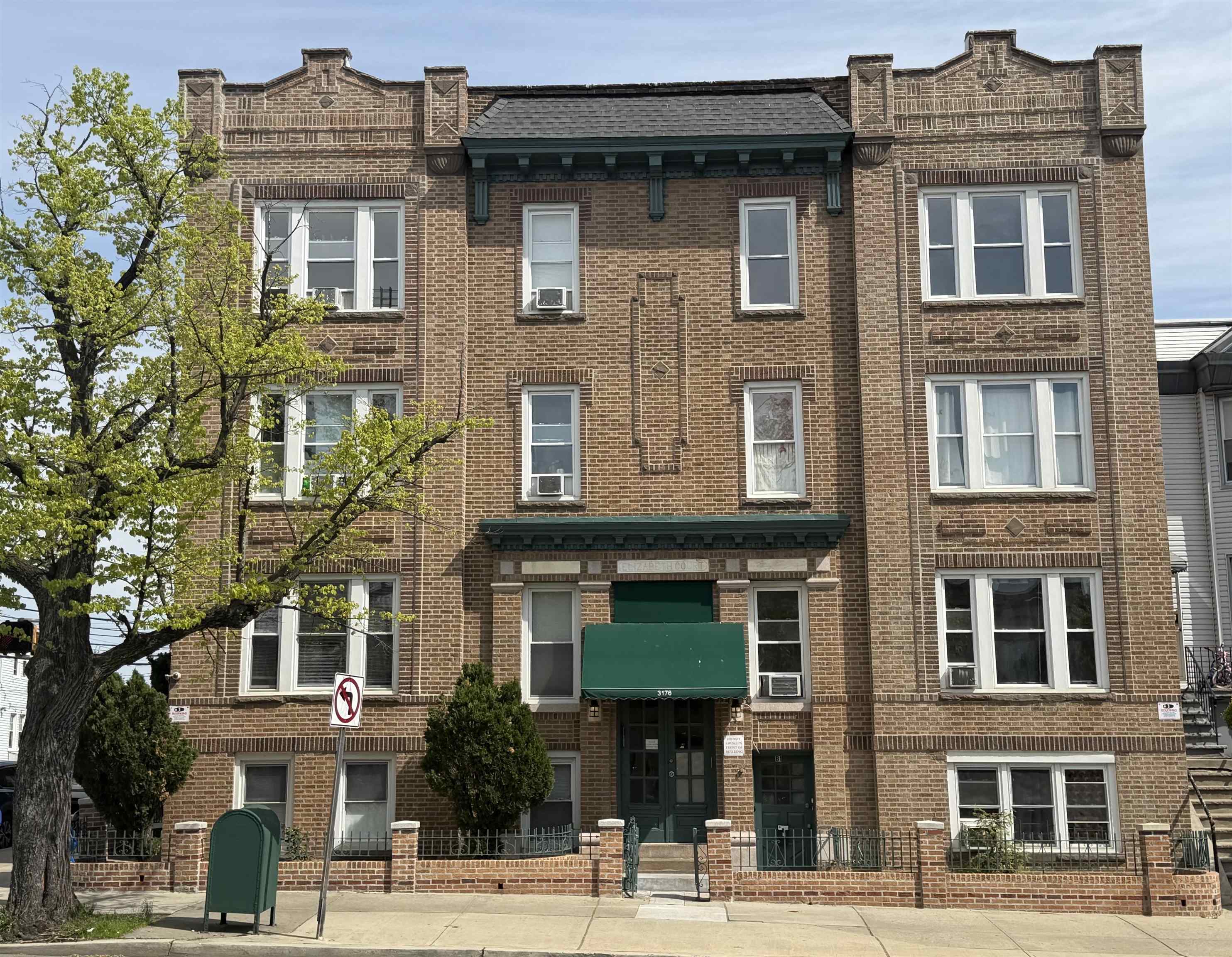3176 KENNEDY BLVD