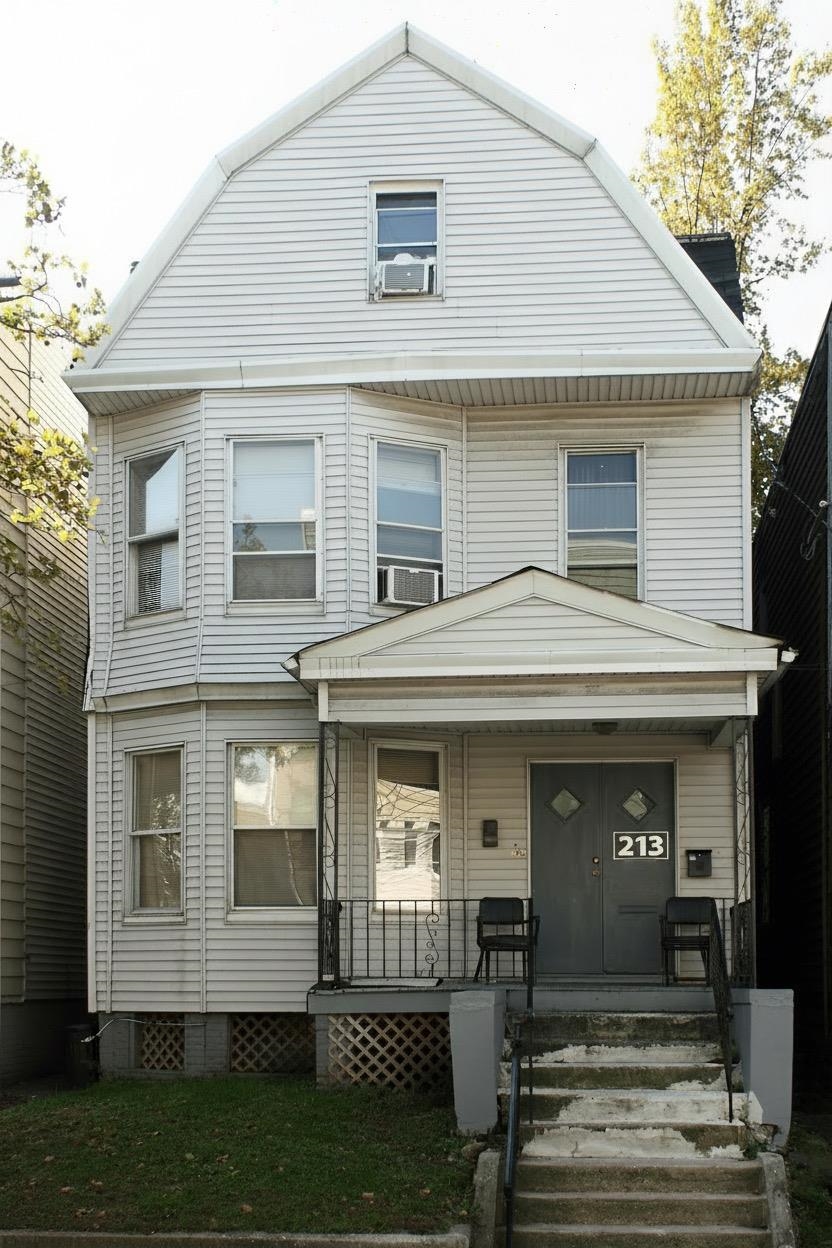 213 MYRTLE AVE