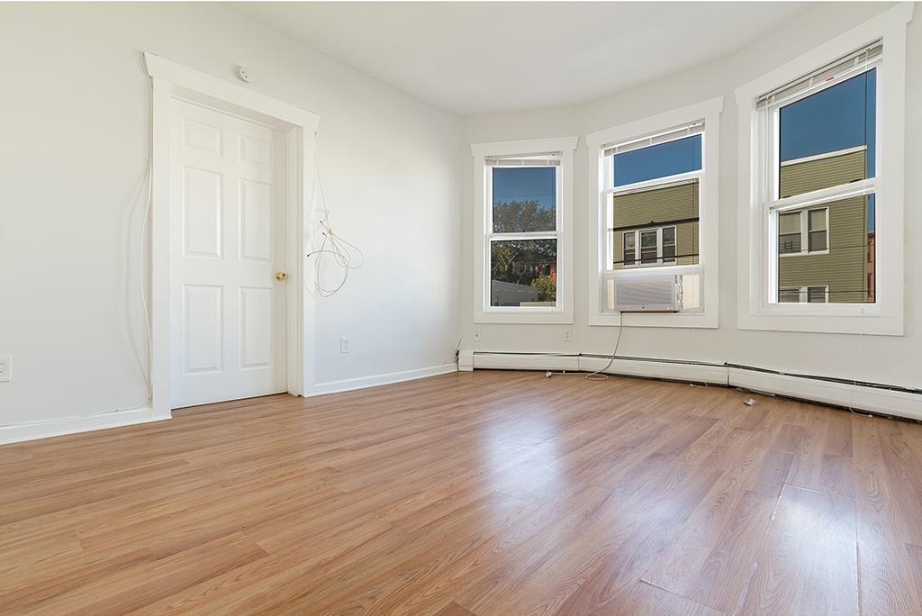 213 MYRTLE AVE