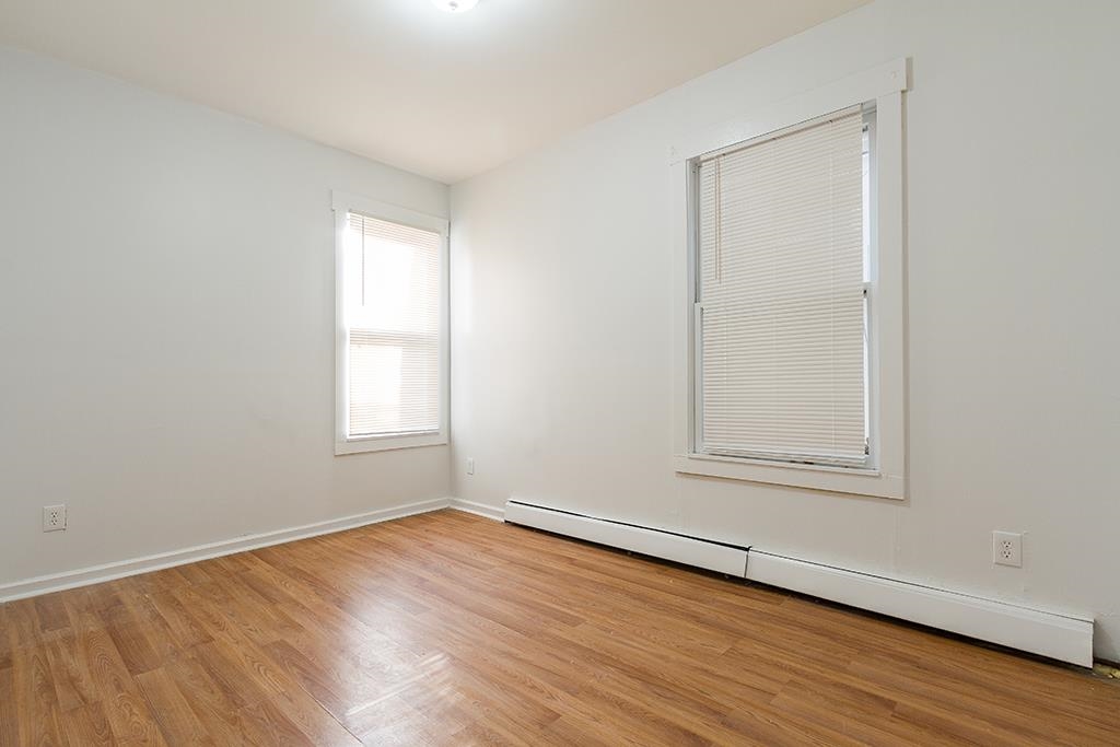 213 MYRTLE AVE