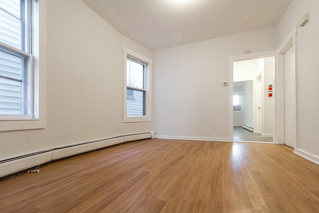 213 MYRTLE AVE