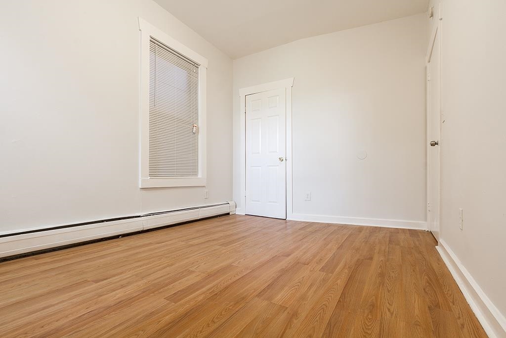 213 MYRTLE AVE