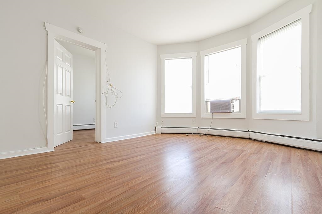 213 MYRTLE AVE