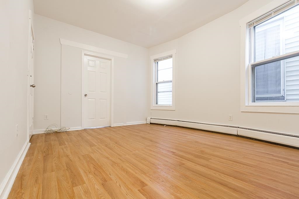213 MYRTLE AVE