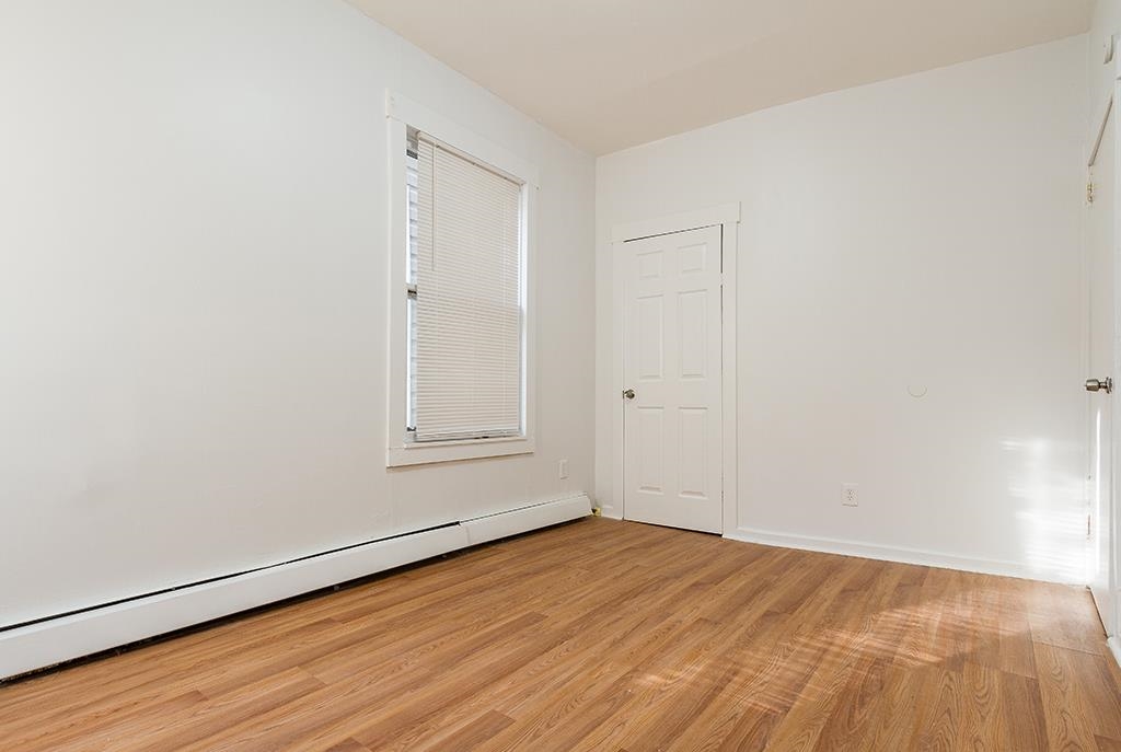 213 MYRTLE AVE