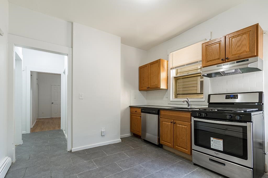 213 MYRTLE AVE
