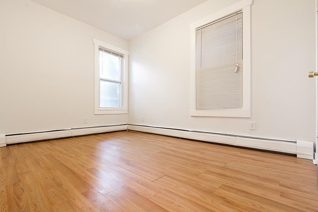 213 MYRTLE AVE