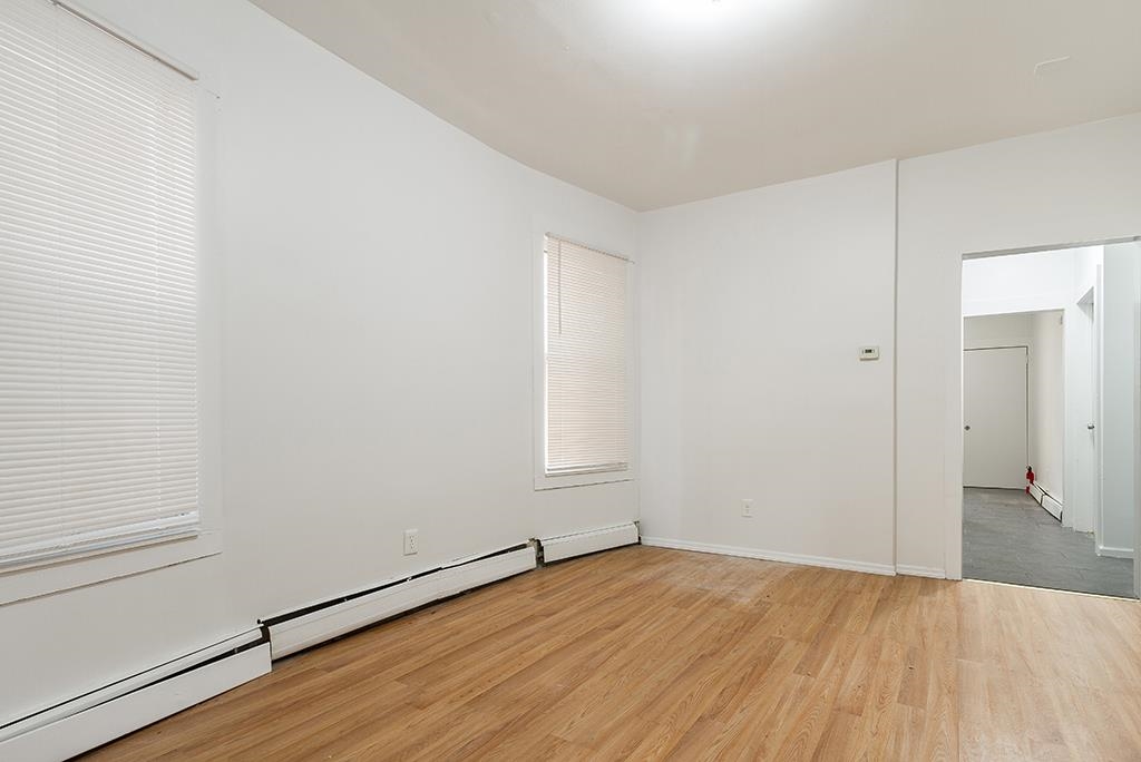 213 MYRTLE AVE