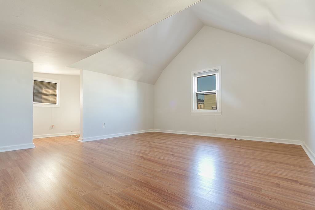 213 MYRTLE AVE