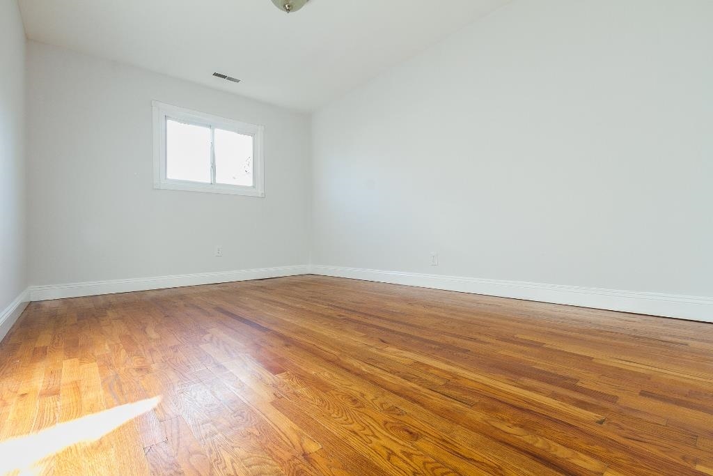 15 SKYLINE DR