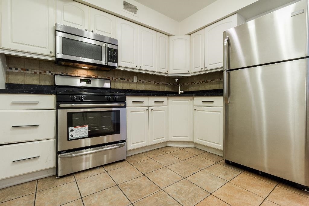 15 SKYLINE DR
