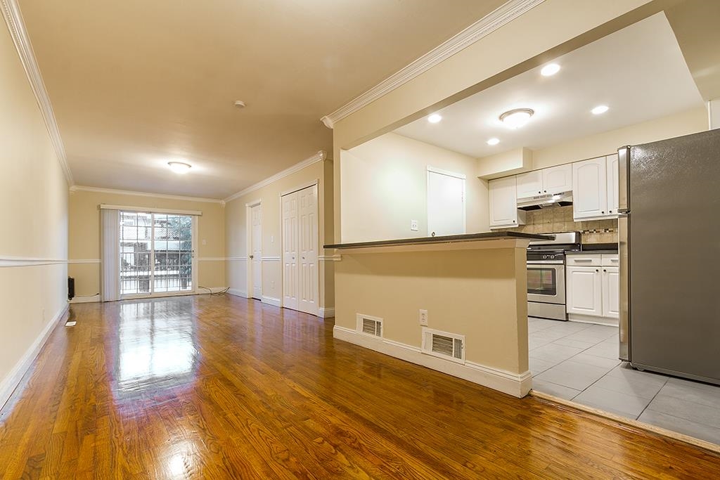 15 SKYLINE DR
