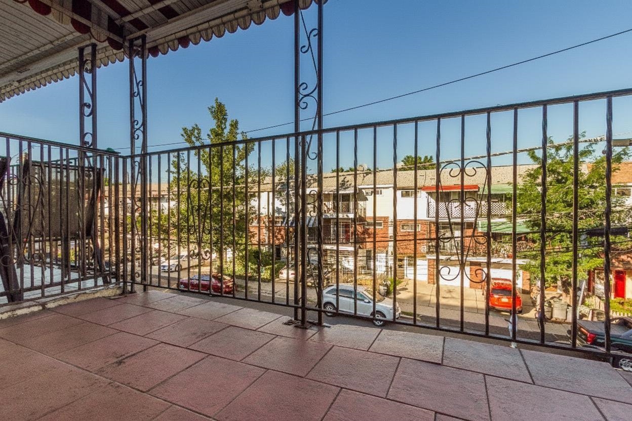 15 SKYLINE DR