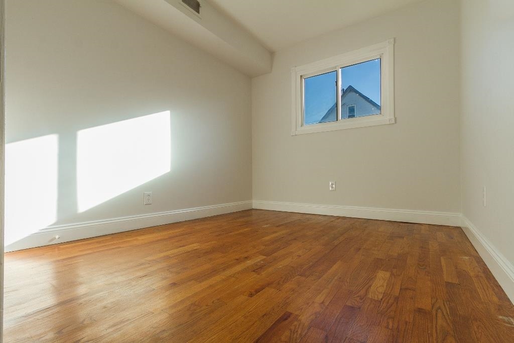 15 SKYLINE DR