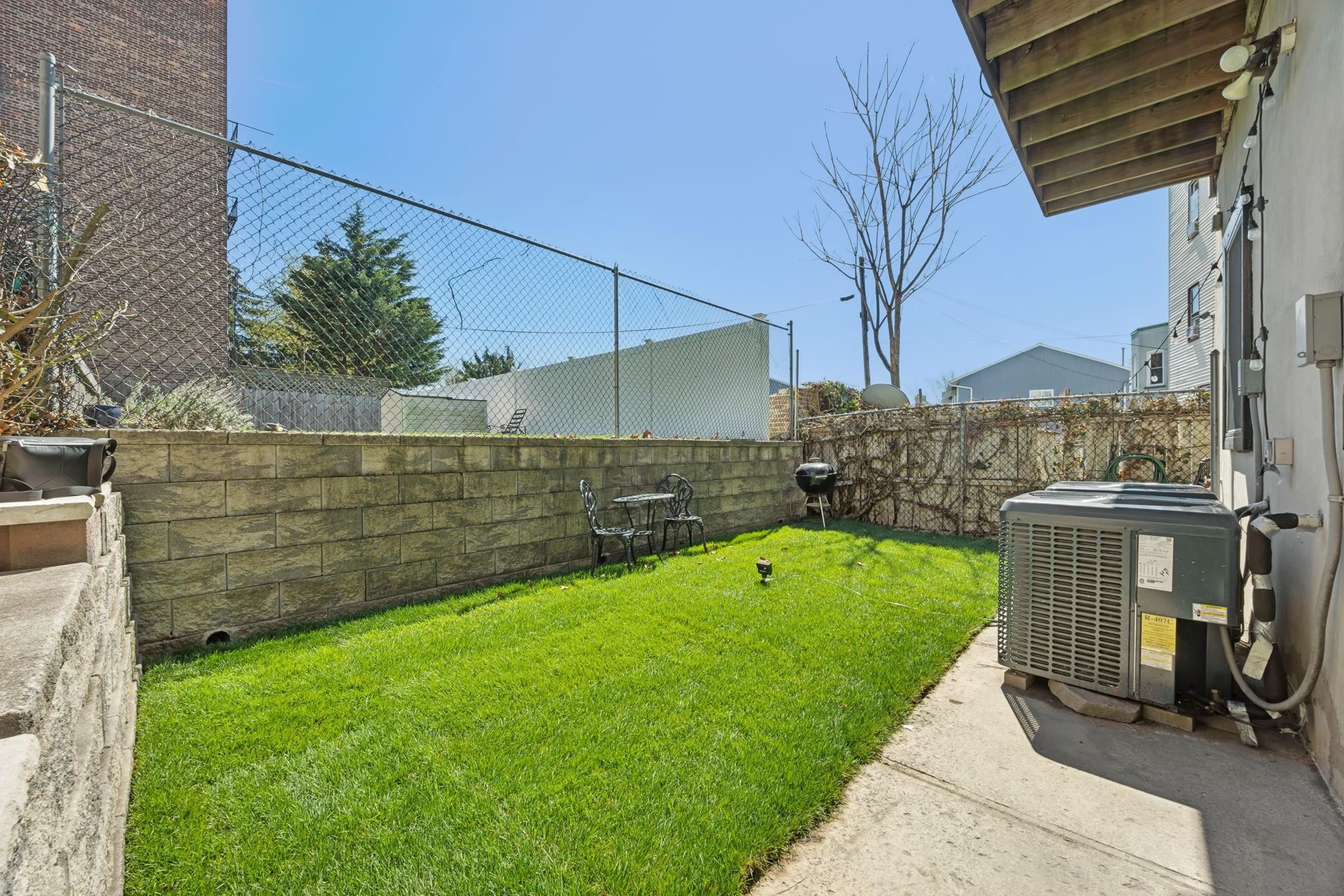 242 BALDWIN AVE Unit: 1