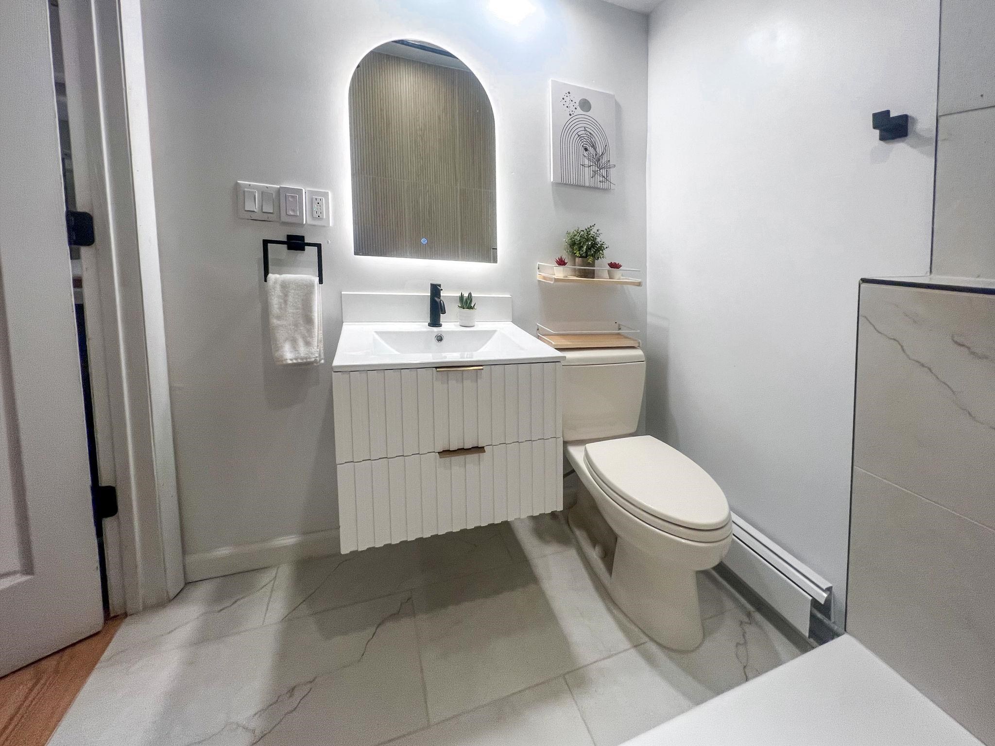 242 BALDWIN AVE Unit: 1