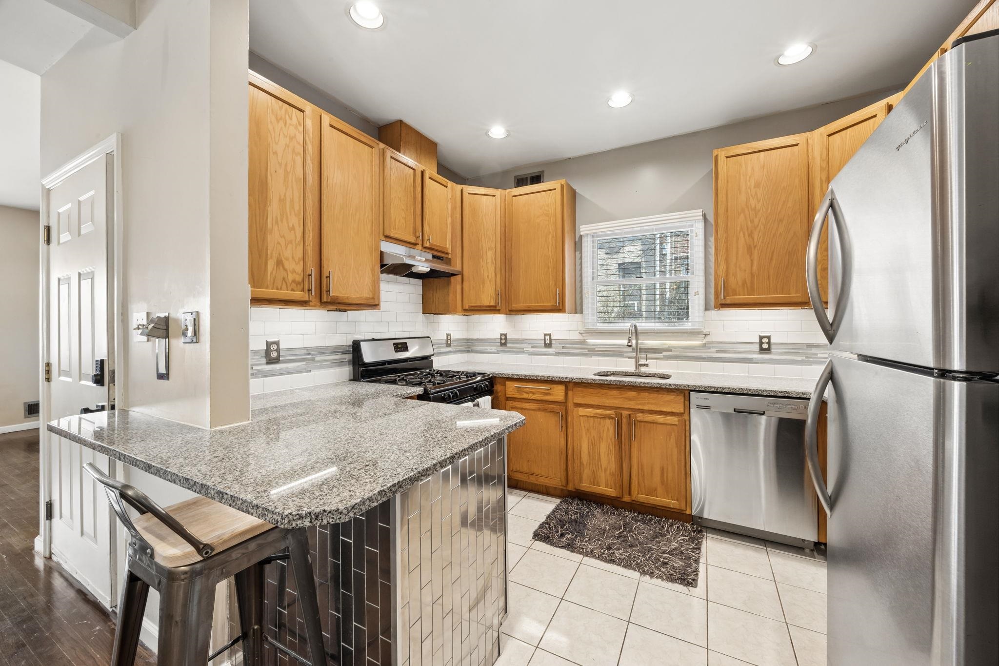 242 BALDWIN AVE Unit: 1