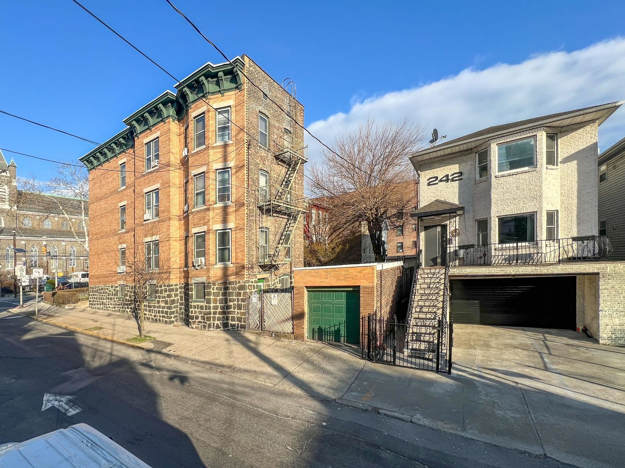 242 BALDWIN AVE Unit: 1
