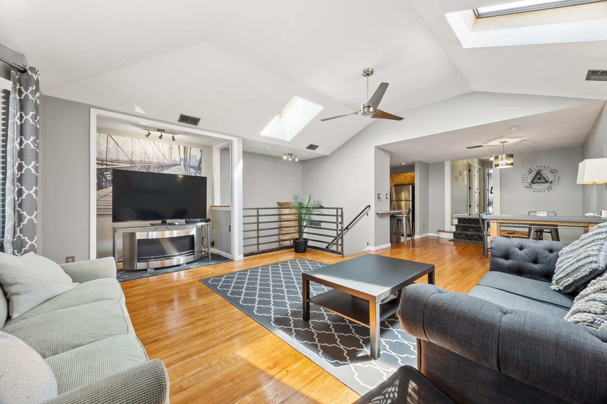 242 BALDWIN AVE Unit: 2