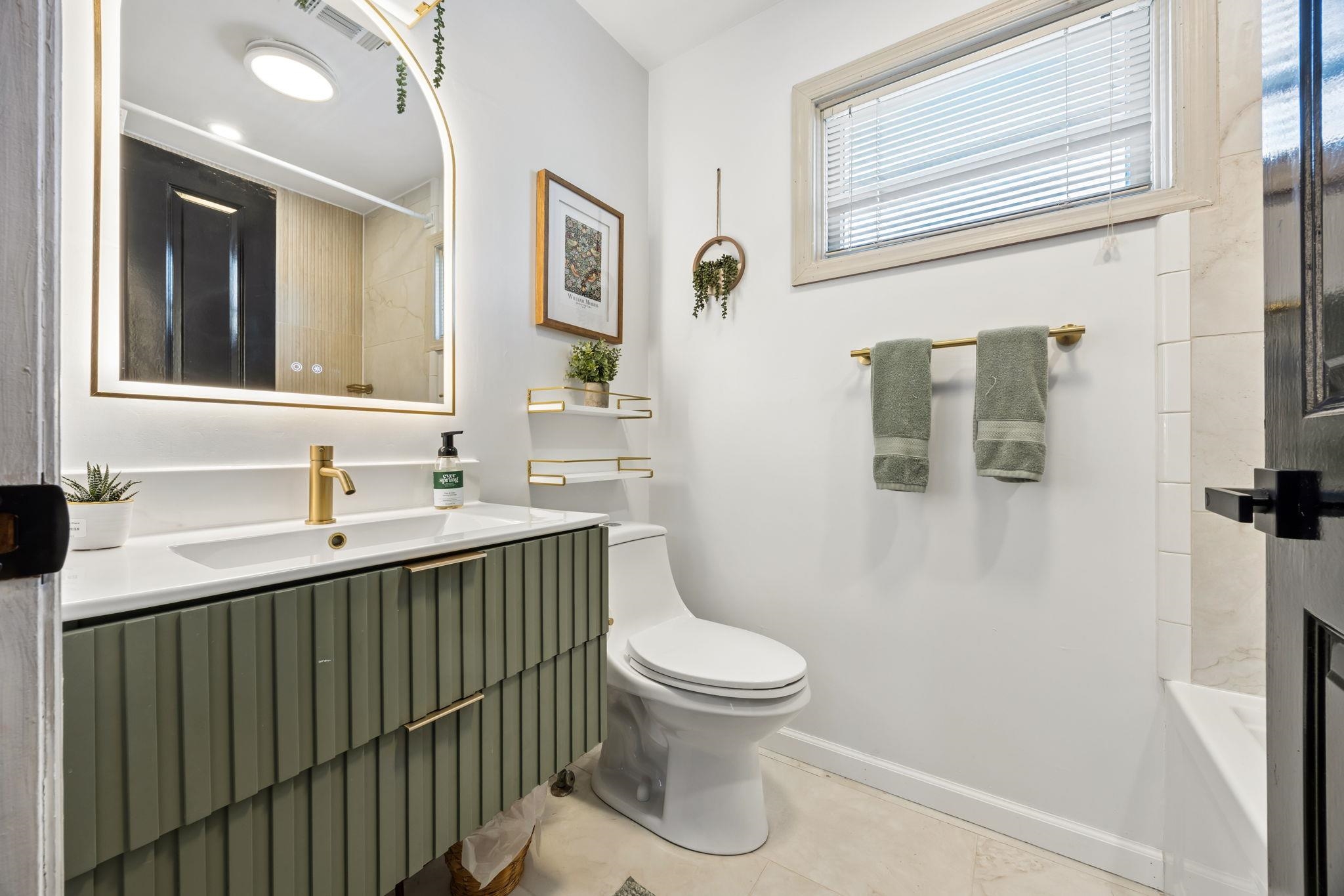 242 BALDWIN AVE Unit: 2