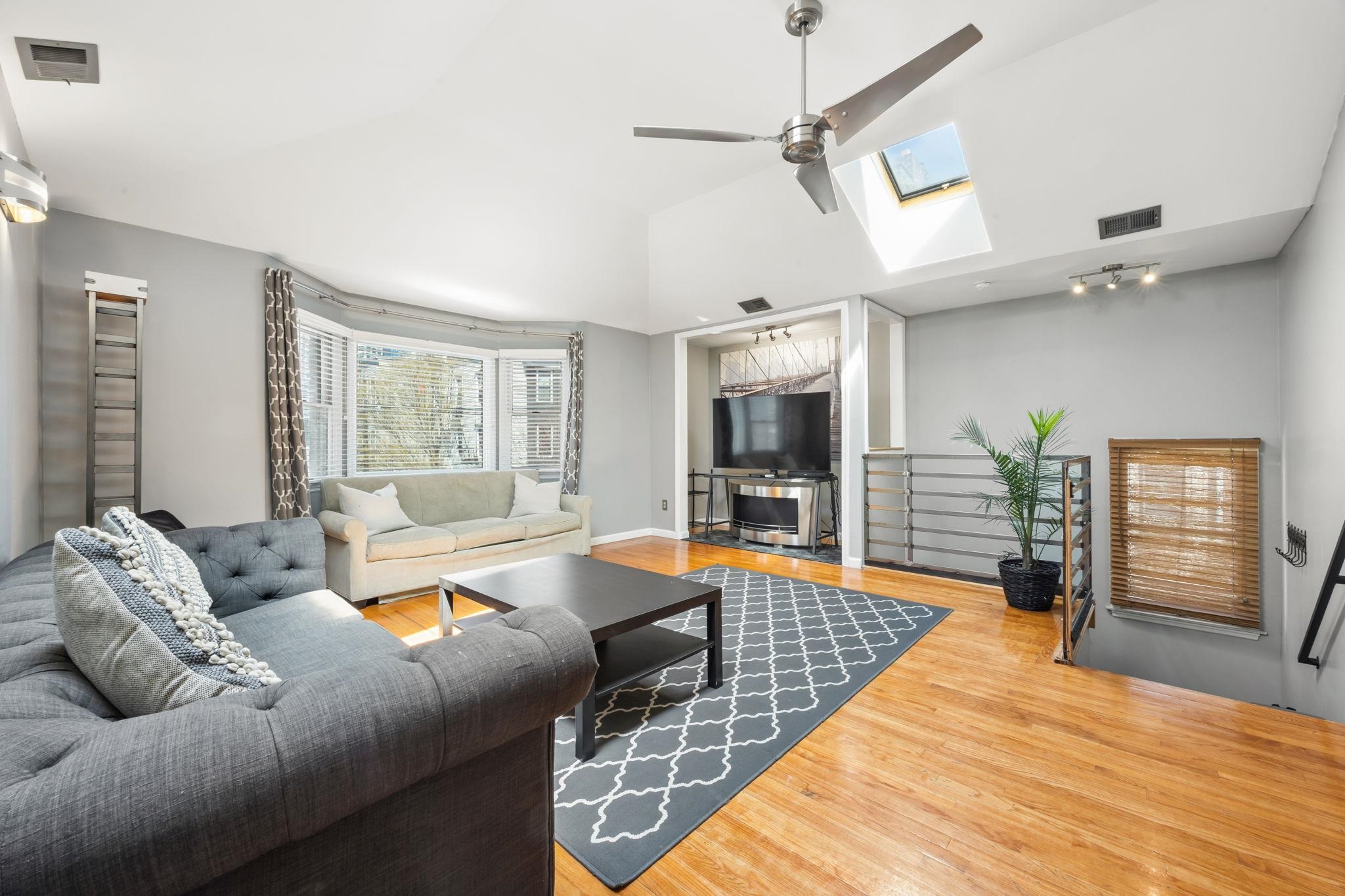 242 BALDWIN AVE Unit: 2