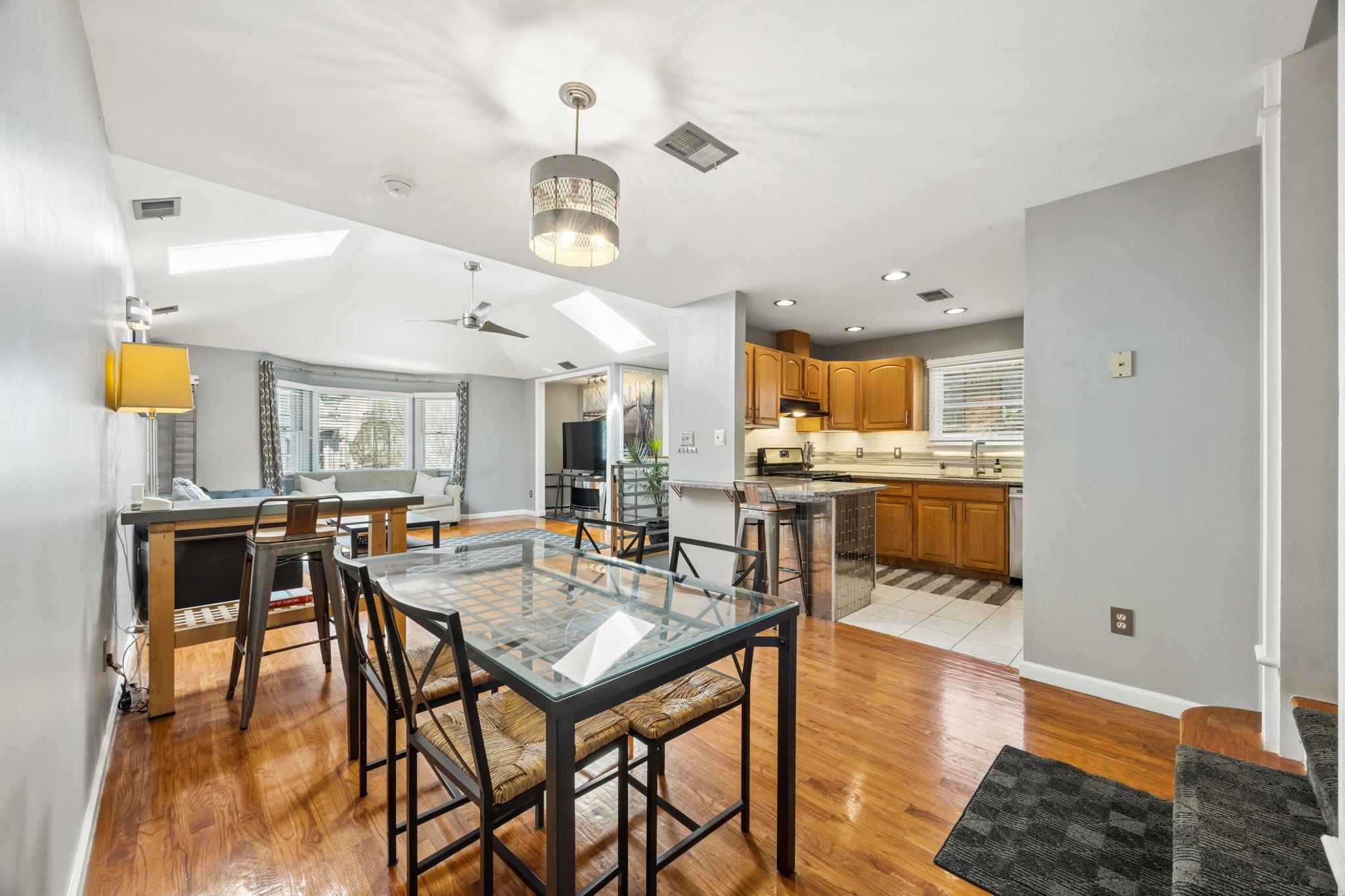 242 BALDWIN AVE Unit: 2