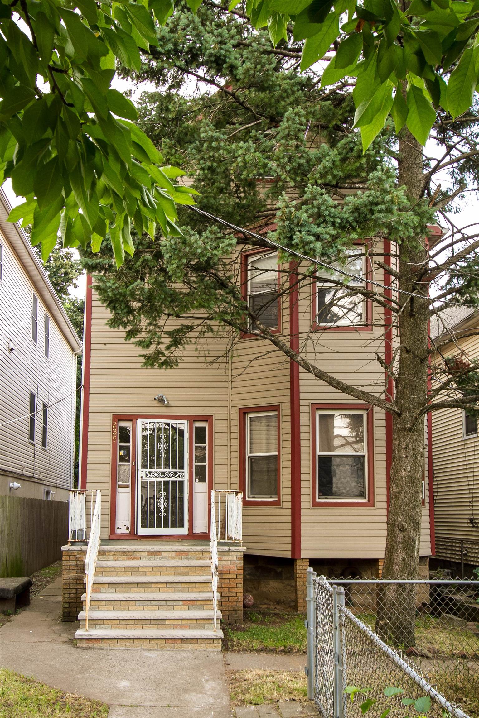 235 DUNCAN AVE