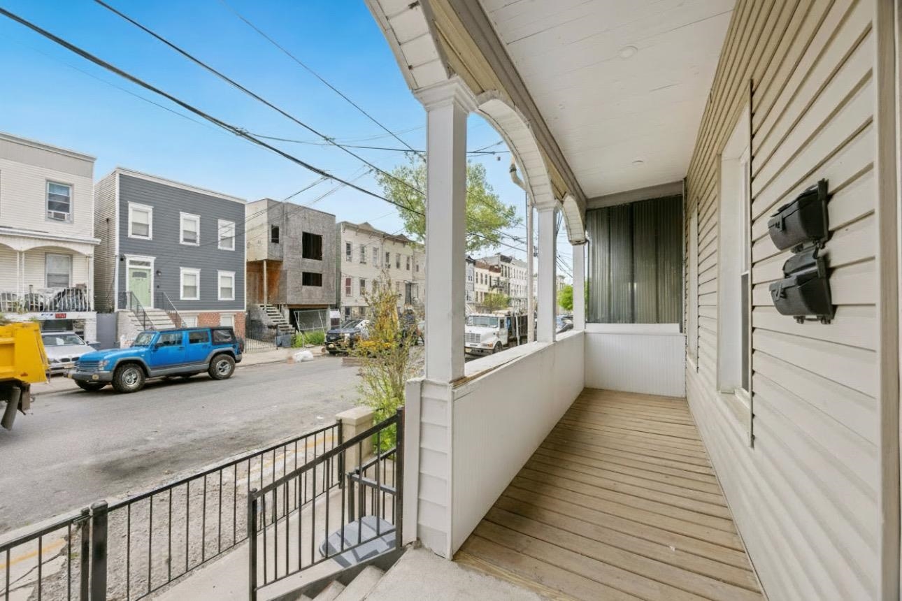 171 VAN HORNE ST