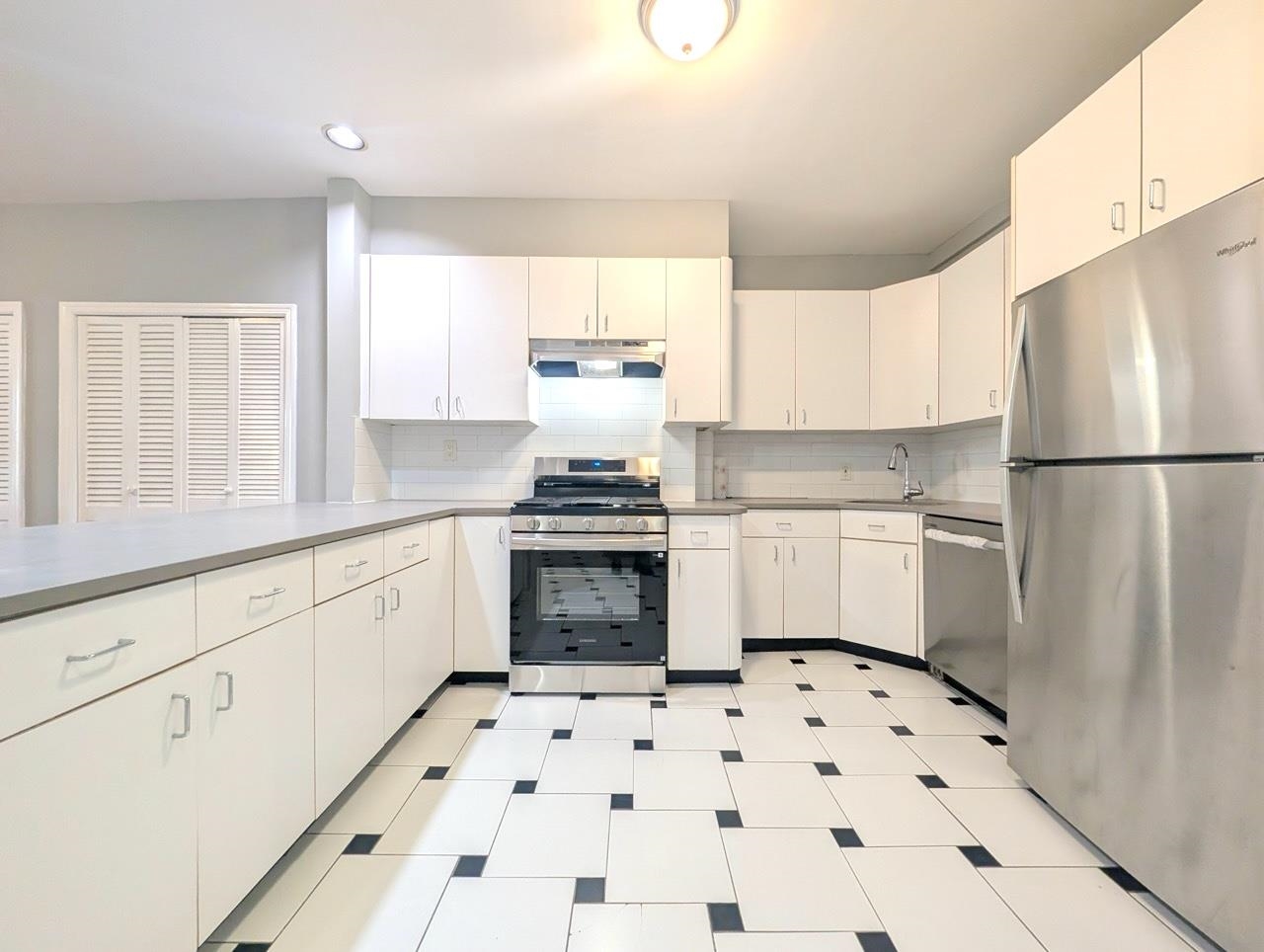 69 BEACON AVE Unit: 2