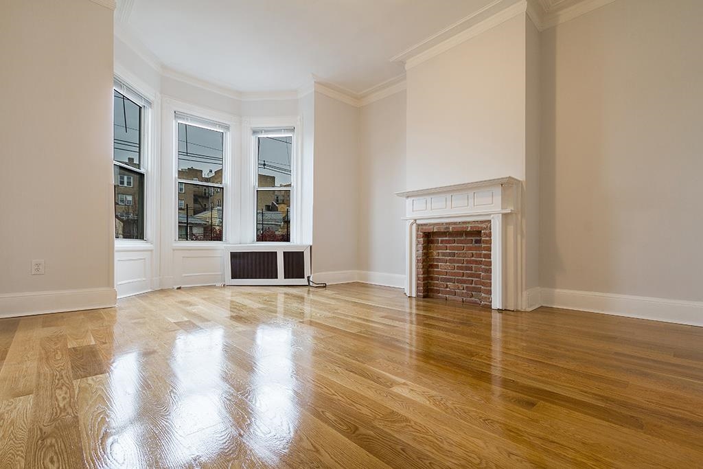 888 SUMMIT AVE