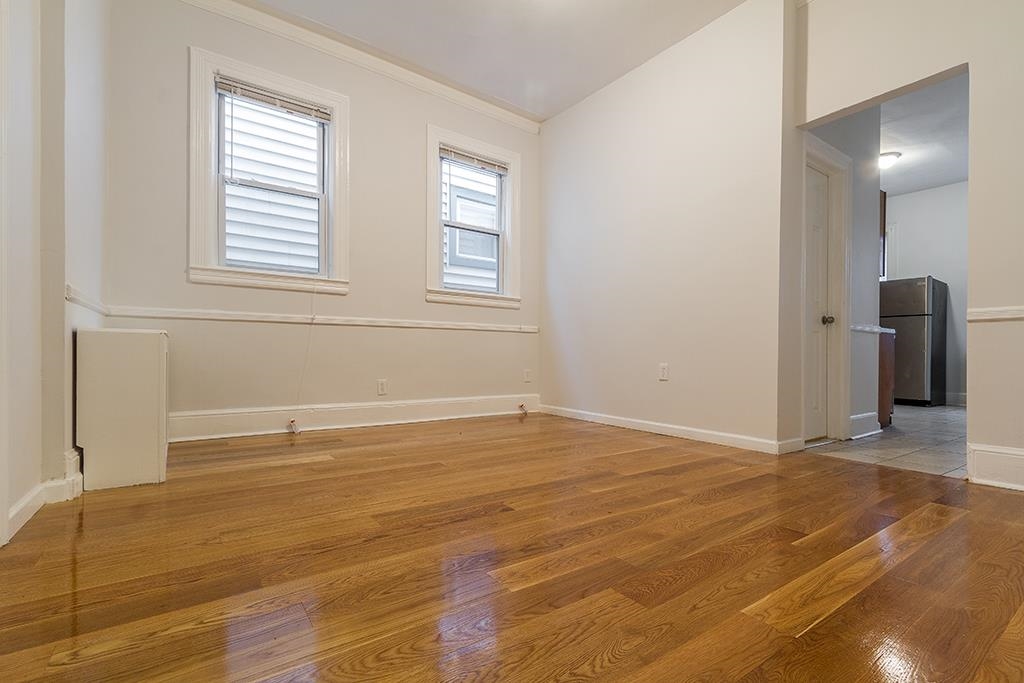 888 SUMMIT AVE