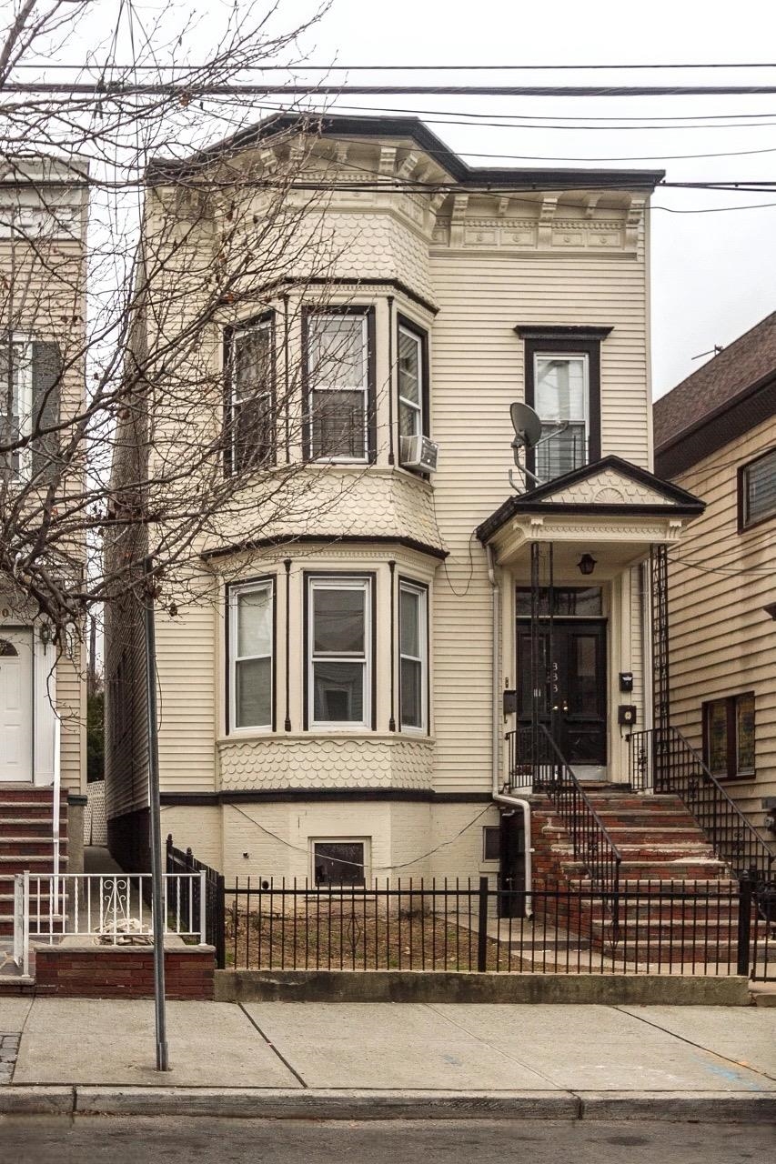 888 SUMMIT AVE