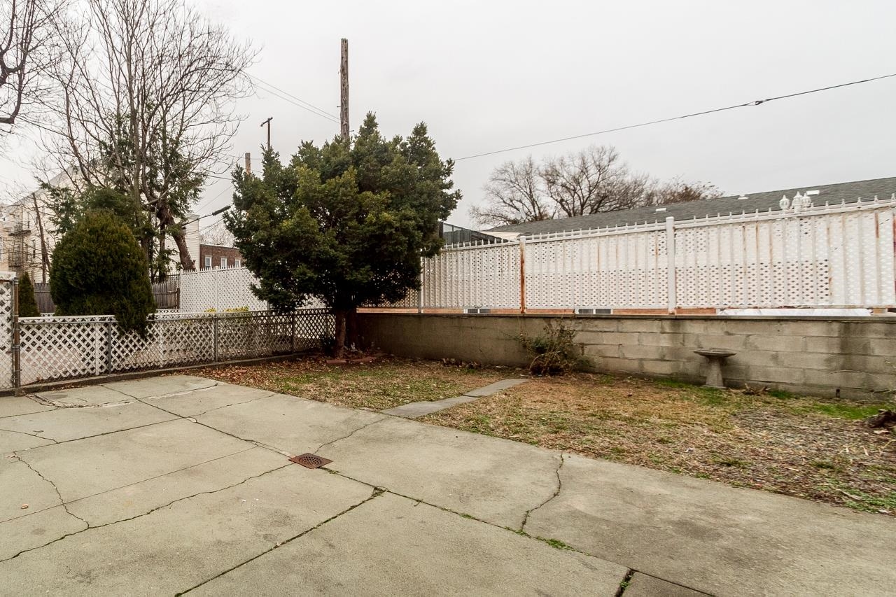 888 SUMMIT AVE