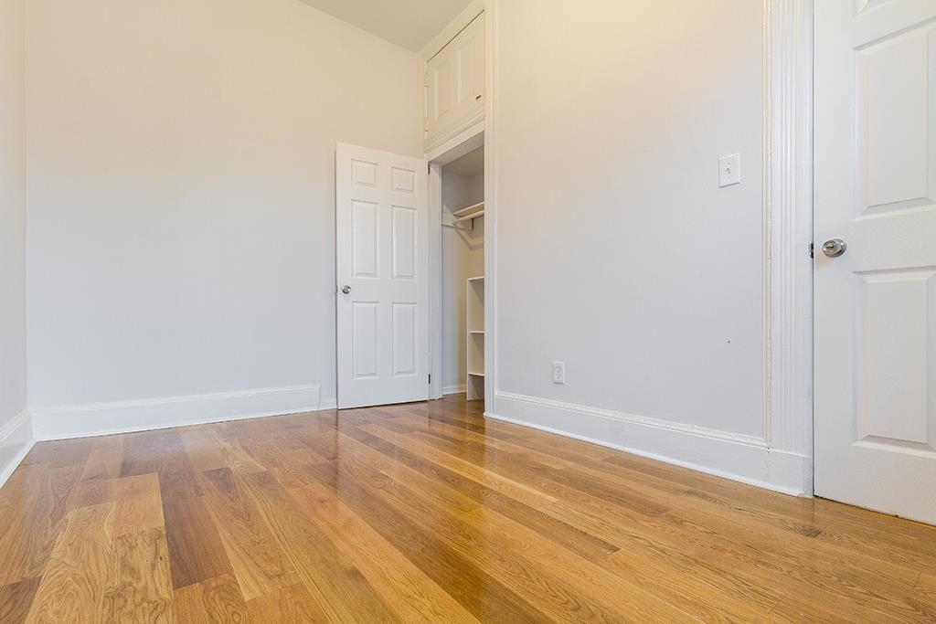 888 SUMMIT AVE