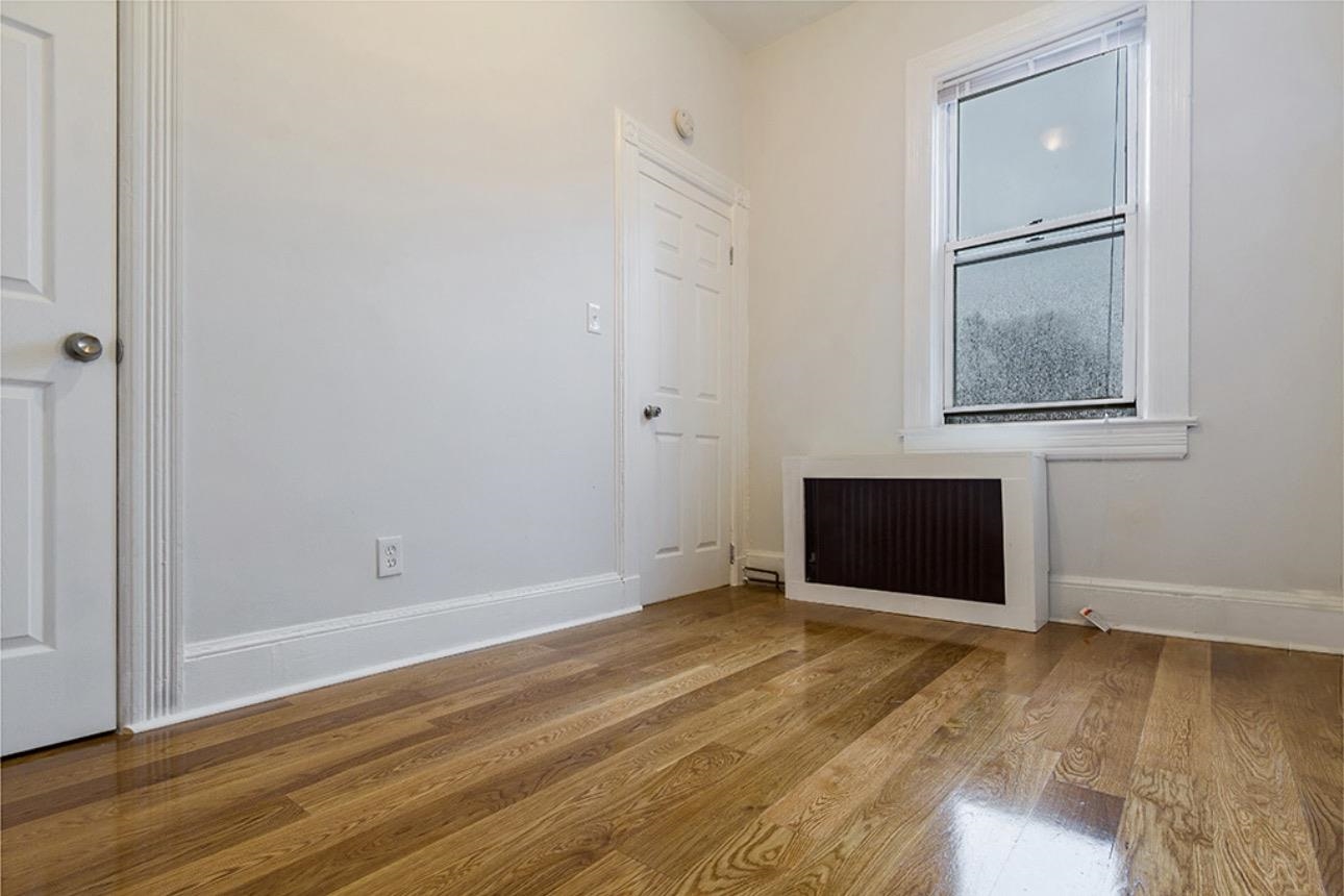 888 SUMMIT AVE