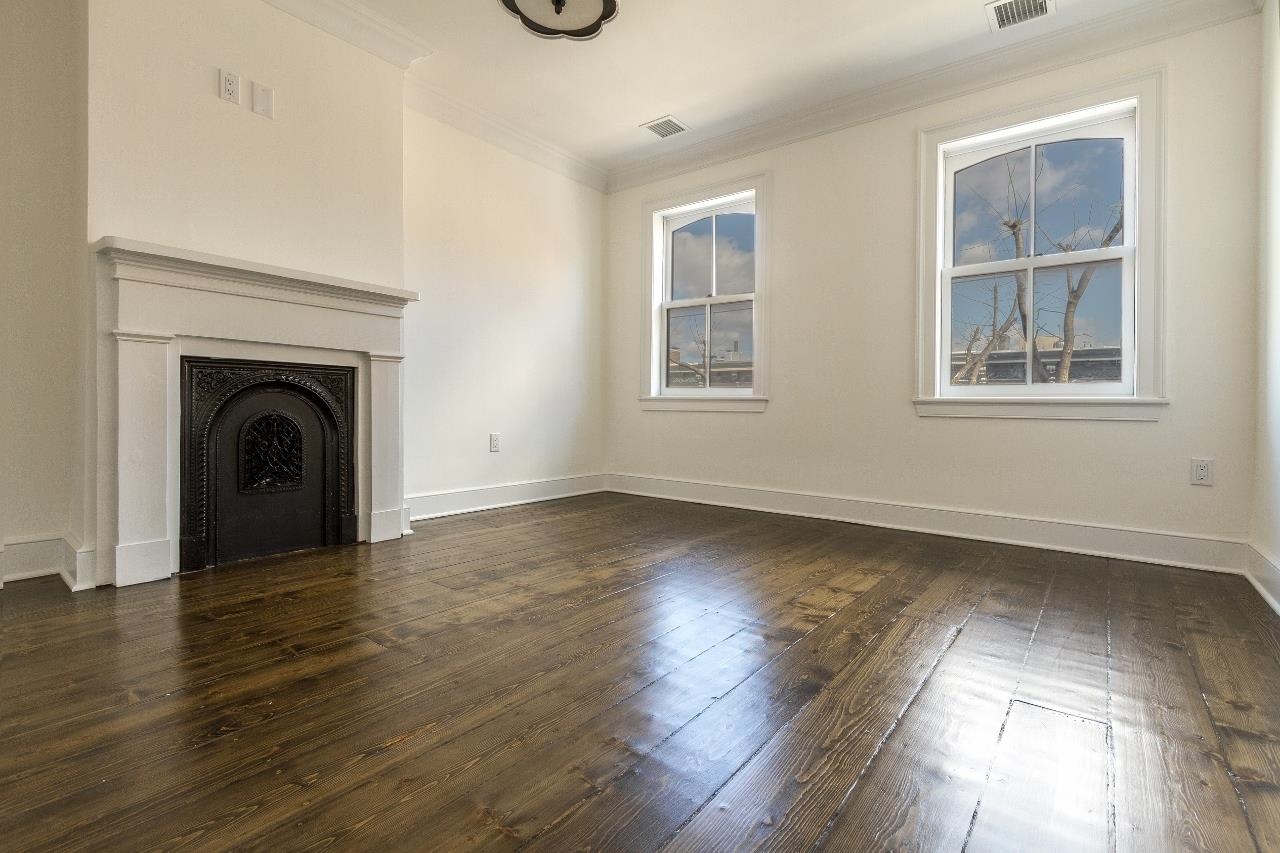 329.5 8TH ST
