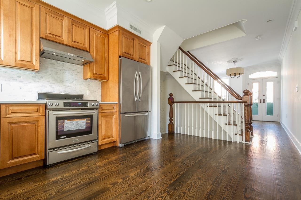 329.5 8TH ST