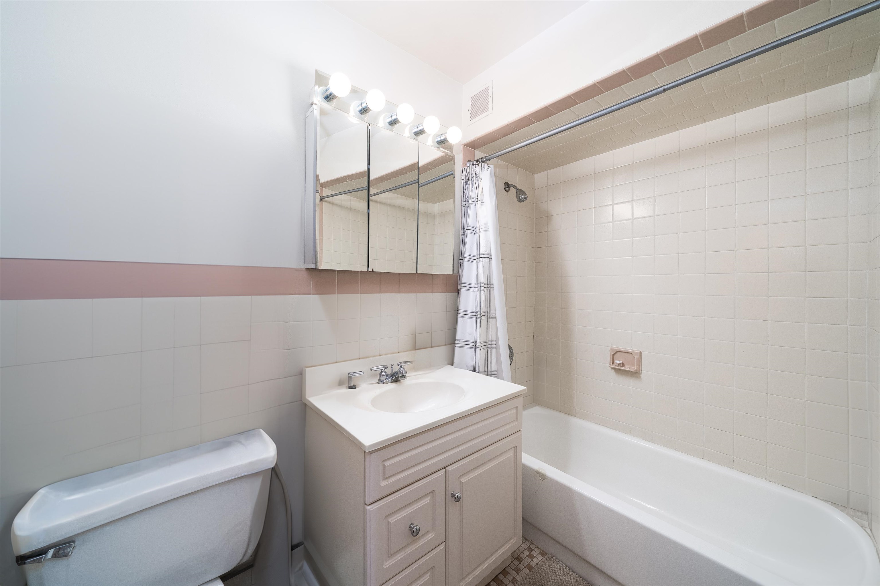 230 BLOOMFIELD ST Unit: 302