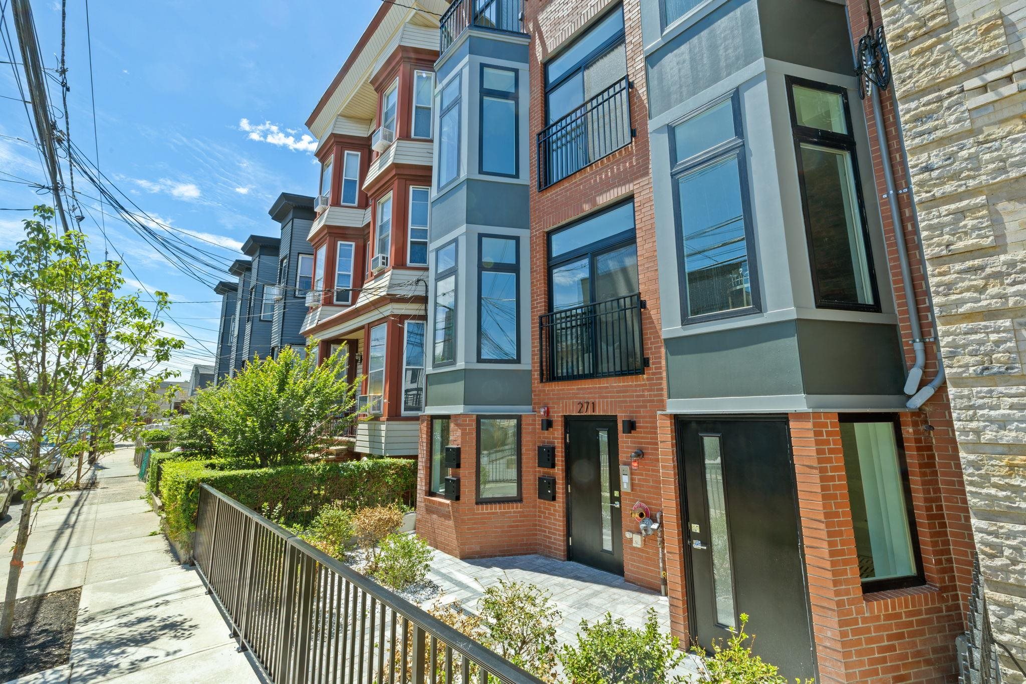 271 WEBSTER AVE Unit: 2