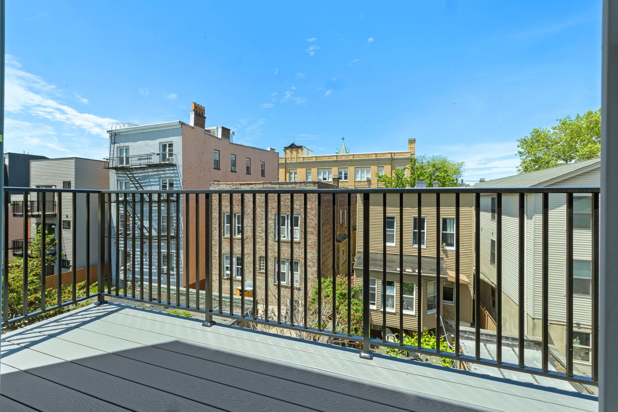 271 WEBSTER AVE Unit: 2