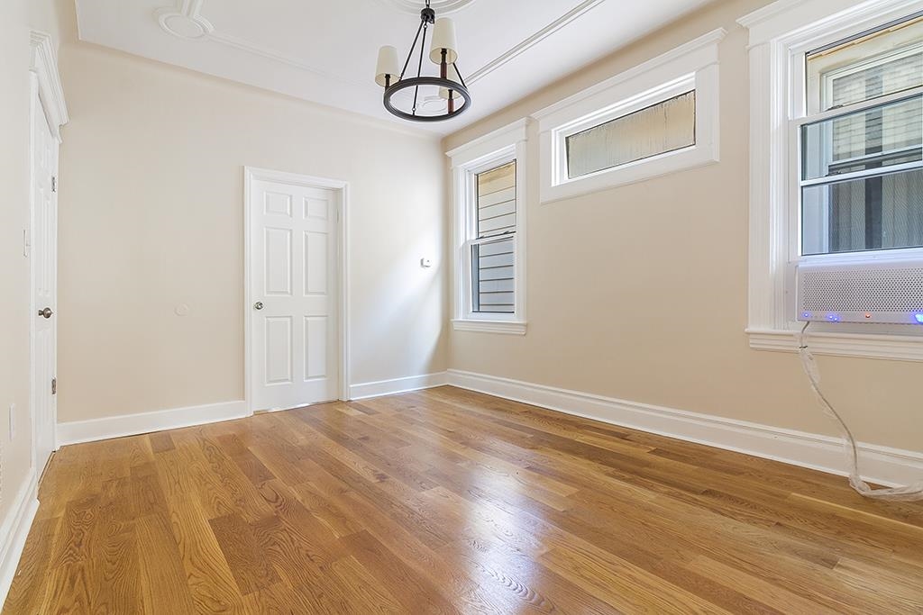 124 WEST 54TH ST