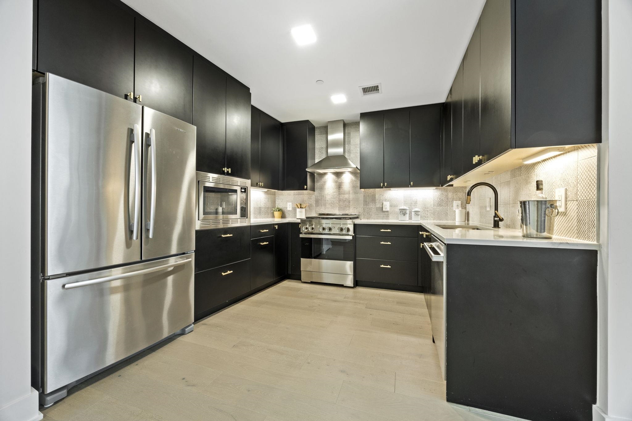 202 MERSELES ST Unit: 302
