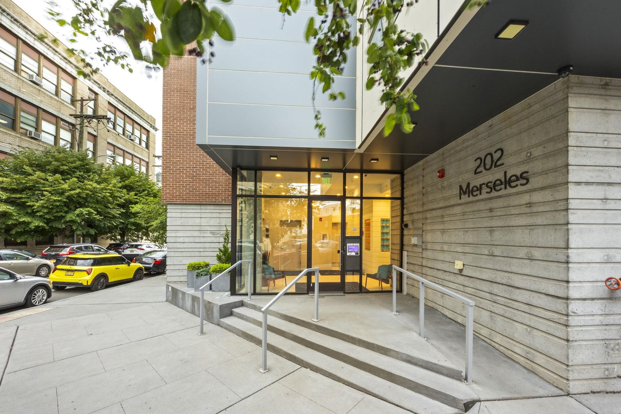 202 MERSELES ST Unit: 302