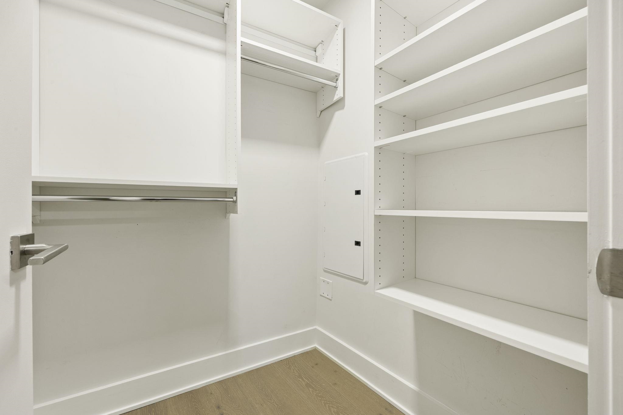 202 MERSELES ST Unit: 302