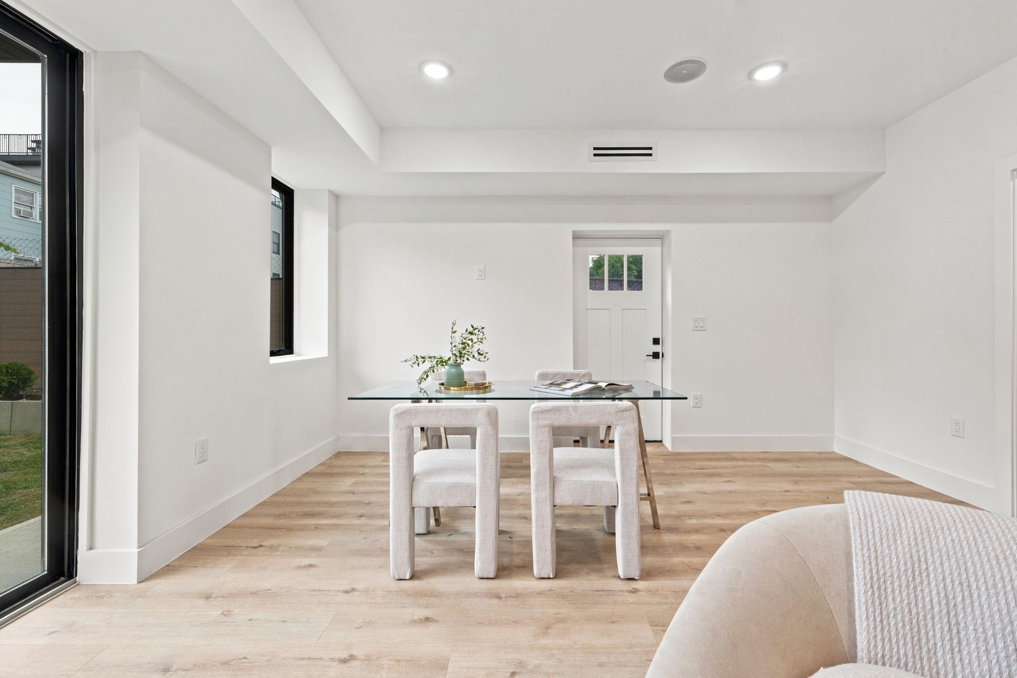 42 WAVERLY ST Unit: 1