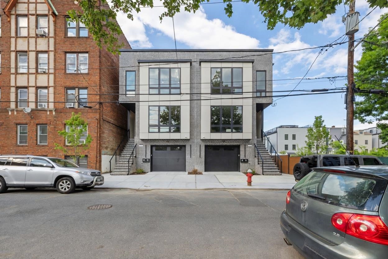 42 WAVERLY ST Unit: 1